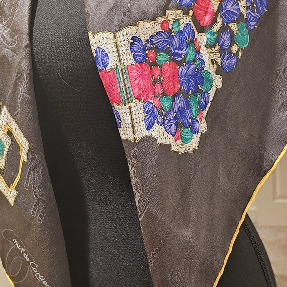 CARTIER 100% Silk Scarf EUC - Picture 10 of 11